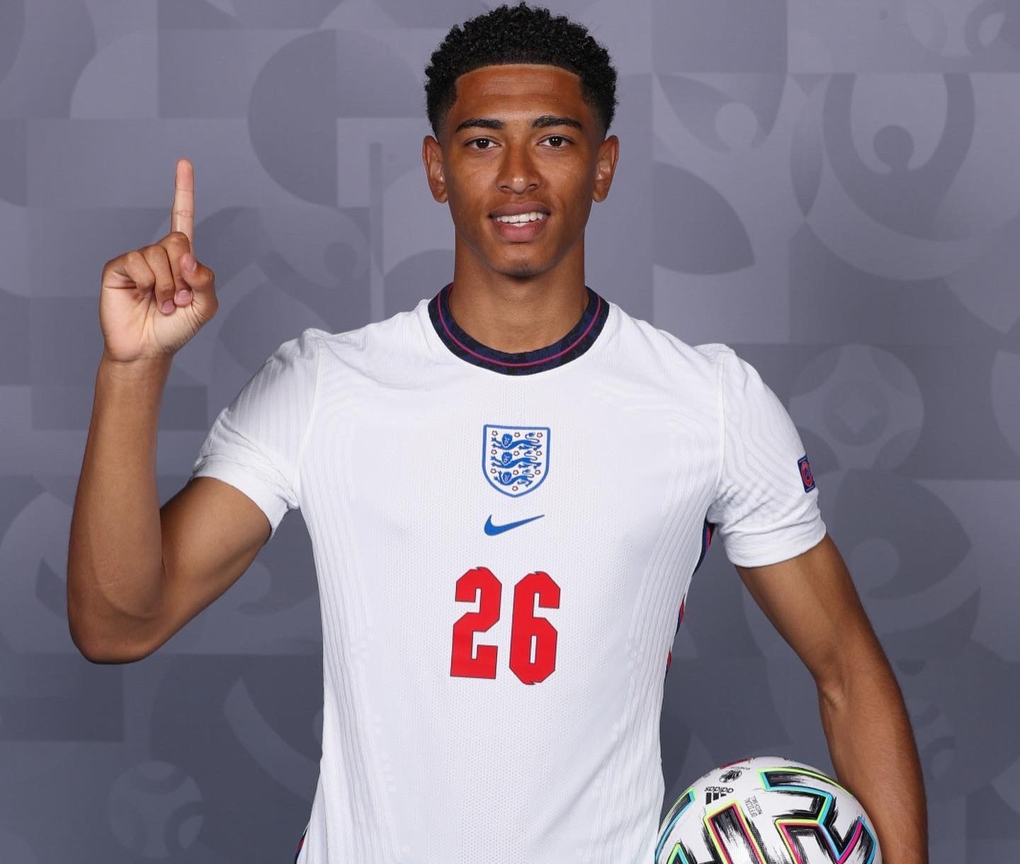 波兰11月世预赛大名单：莱万领衔，泽林斯基、皮扬特克在列（波兰公布11月世预赛名单：莱万领衔，泽林斯基、皮扬特克入选）