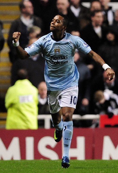 成都蓉城客场挑战神户胜利船，力争在亚冠赛场扭转颓势，力争晋级淘汰赛。（成都蓉城客战神户胜利船，盼在亚冠止颓冲击淘汰赛）