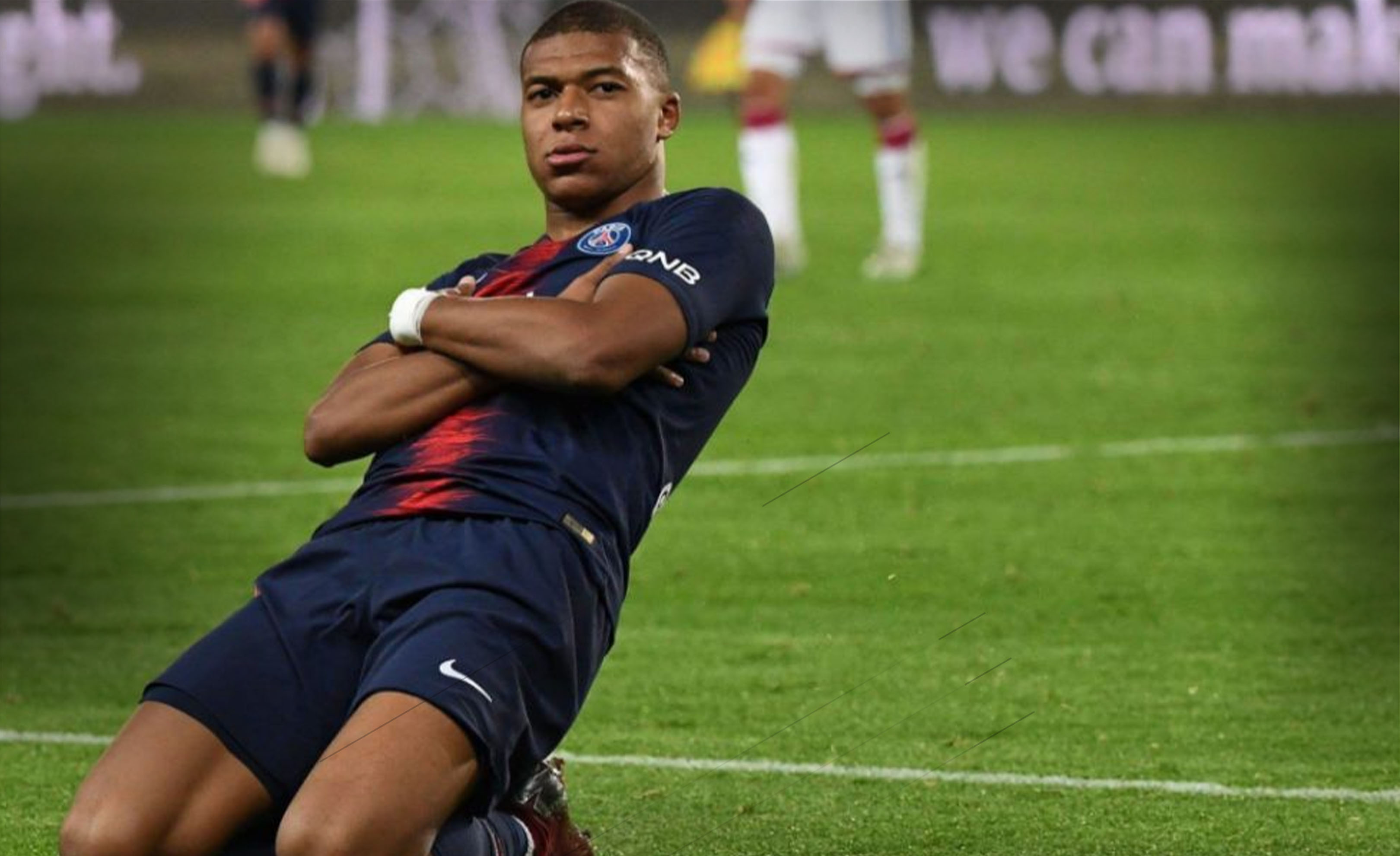 17岁天才卡尔展现极强潜力，德甲首秀表现亮眼，凭借出色技术和风格成为焦点。（17岁天才卡尔德甲首秀惊艳，精湛技术与独特风格尽显潜力成全场焦点）