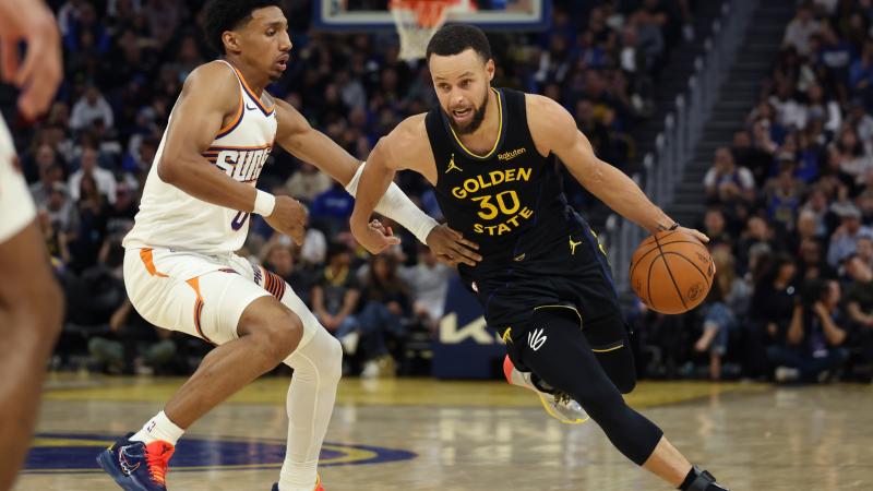 海港6日上午转道新加坡去新山，颜骏凌、徐新获颁纪念球衣（海港队6日上午经新加坡转赴新山，颜骏凌与徐新获赠纪念球衣）