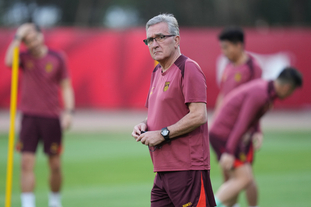 就在今天，12月8日凌晨！中超传来了青岛西海岸、武汉三镇和海港的新消息（12月8日凌晨，中超最新消息：青岛西海岸、武汉三镇与海港传来新动向）