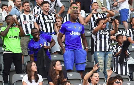 新掌门刚接手成都蓉城俱乐部，就有望收到三份惊喜大礼，引发热议（成都蓉城新掌门接棒即有望迎来三重惊喜礼遇，外界热议）