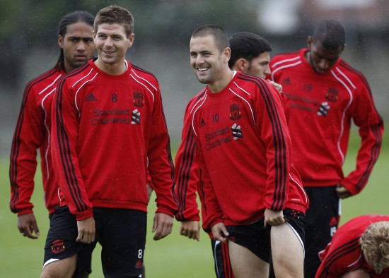 记者：如今国脚级球员税后拿100万甚至几十万年薪越来越普遍（记者：国脚级球员税后年薪百万甚至数十万日益普遍）