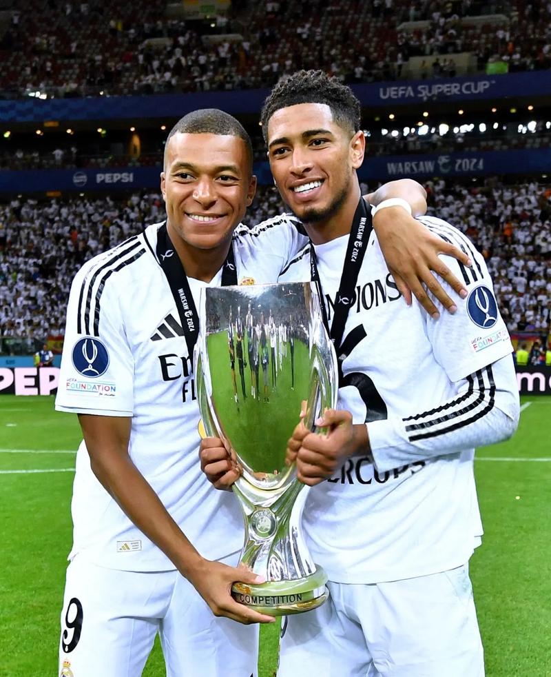 董路自称做青训不图赚钱，愿免费把足球小将送人，高调言论引发热议（董路称青训非逐利，愿无偿送出足球小将，高调表态引发热议）