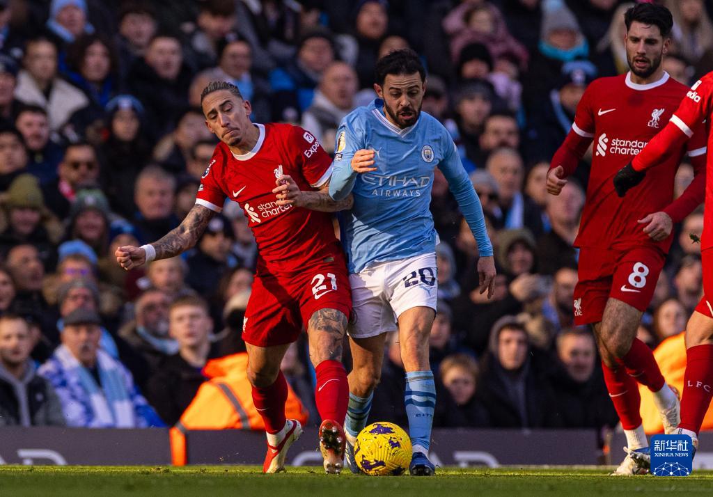 上海海港实现中超三连冠，为中国顶级联赛历史第三队（上海海港加冕中超三连冠，成中国顶级联赛史上第三支三连冠球队）