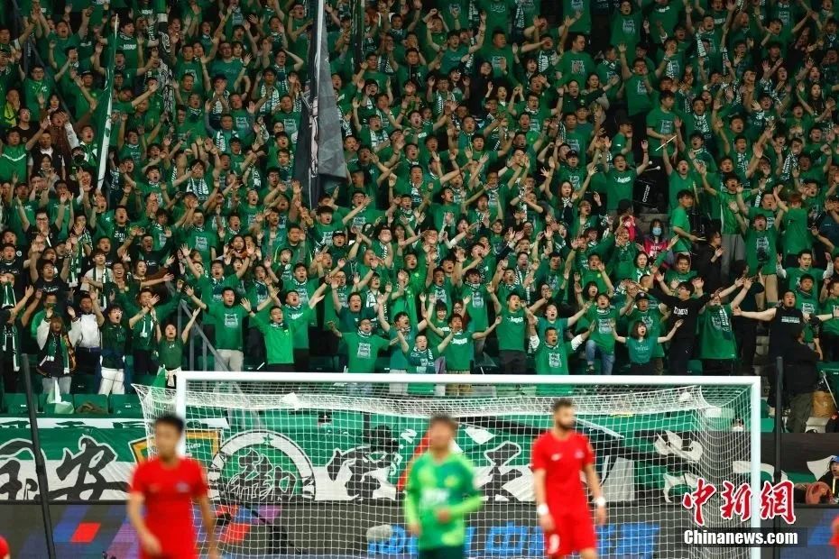 克罗斯晒2026年世界杯德国战袍：这件球衣确实很有吸引力（克罗斯展示2026世界杯德国队新球衣：确实颇具吸引力）