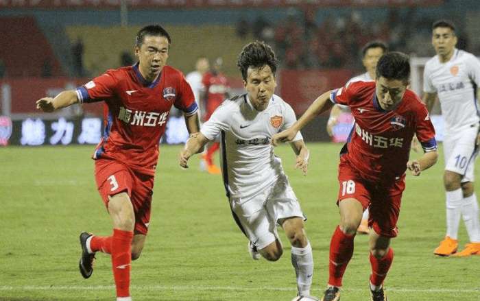 湖人半场高效，两项命中率均超5成，两队狂轰16记三分（半场火力全开！湖人双命中率破50%，两队合飙16记三分）