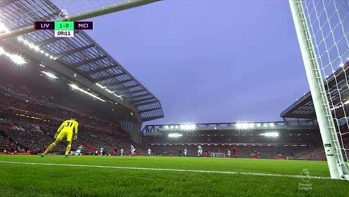 卡里克、鲁尼和弗莱彻，都在曼联青训体系。（卡里克、鲁尼、弗莱彻皆出自曼联青训）